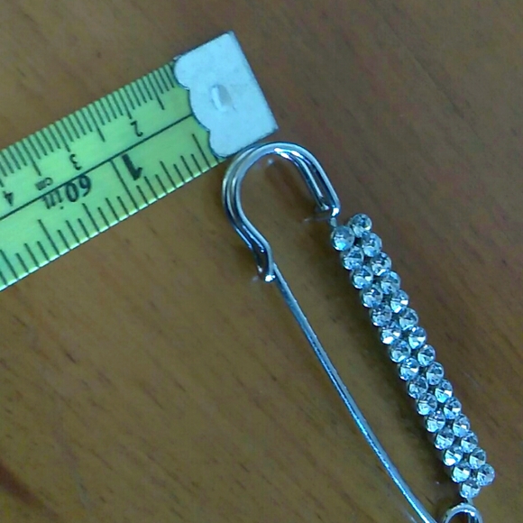Simple Rhinestone Kilt Pin - Picture 3 of 4